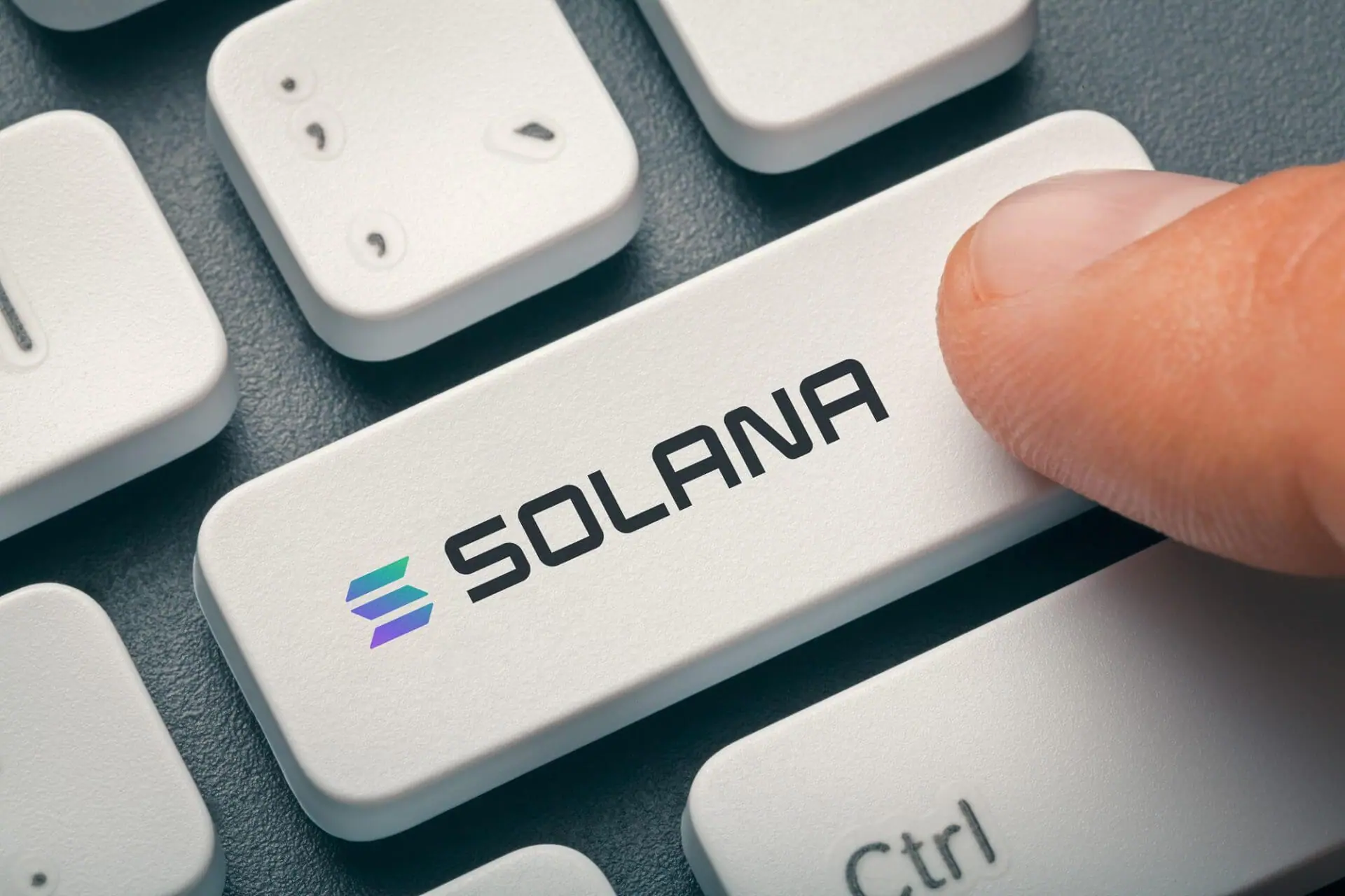 Zwei bekannte Fußballer promoten eine Solana-Memecoin